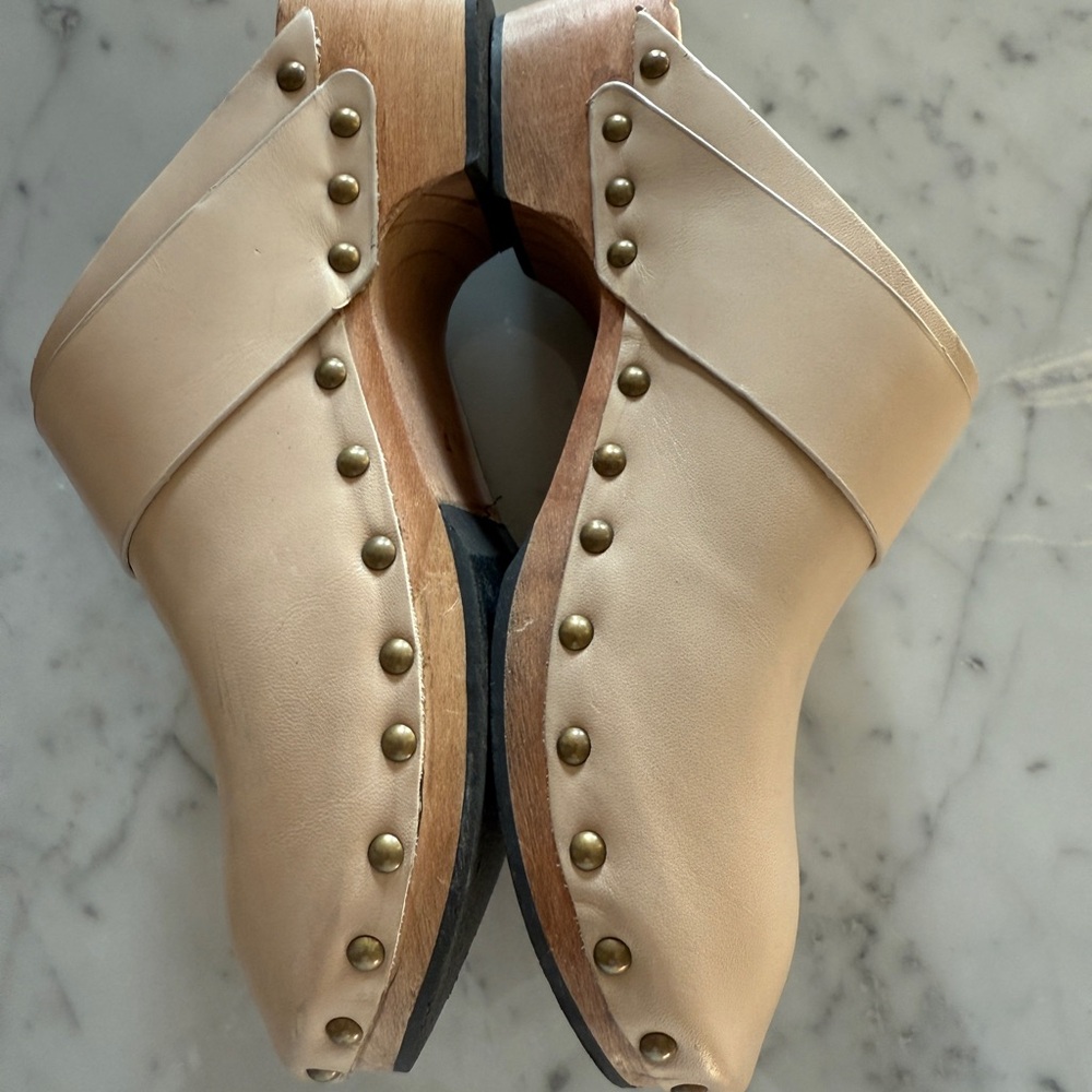 Massimo Dutti Cream leather and wood clogs  with Studded Detail - Picture 3 of 4